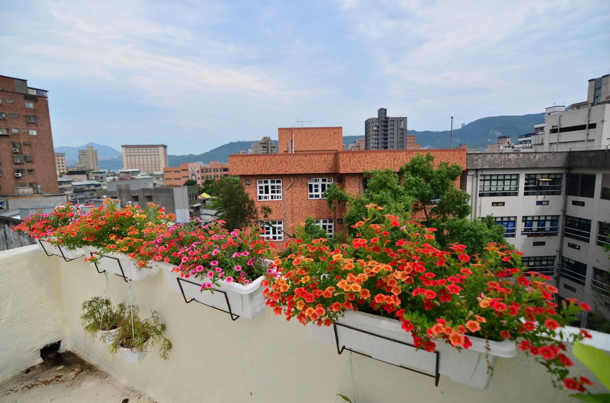 On My Way - Taipei Hostel Екстер'єр фото